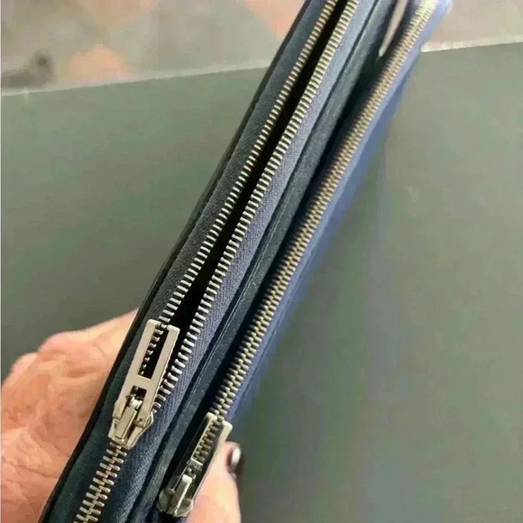 Hermes Voyager Long wallet with matching zipperred inserts- 100% authentic - Picture 11 of 13